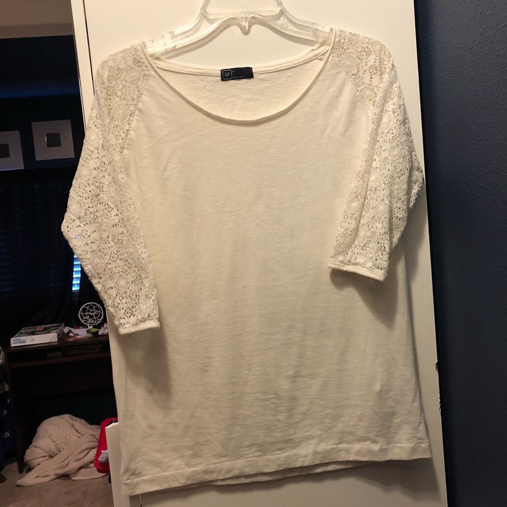 White 3/4 sleeve shirt